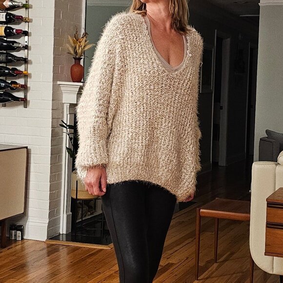 Women’s POL Tan and White Chenille Oversized Sweater, Large - Picture 5 of 15
